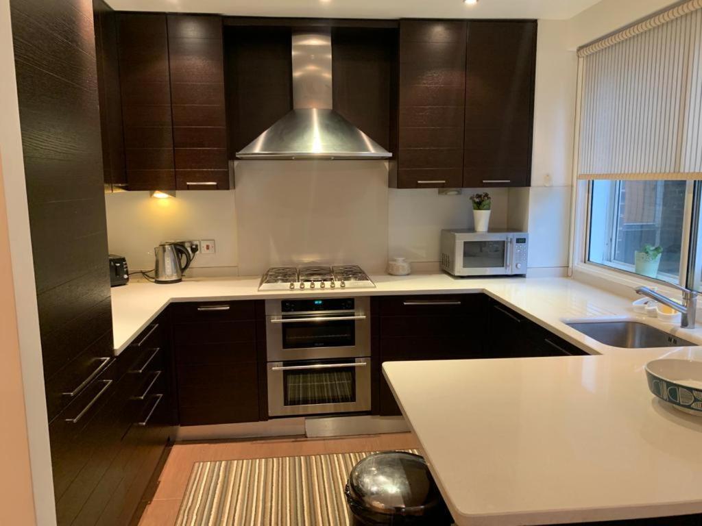 לונדון Lovely 3 Bedroom Apartment מראה חיצוני תמונה
